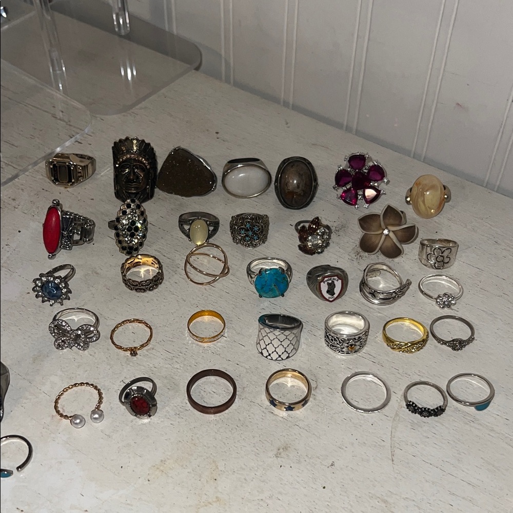 37 Costume rings